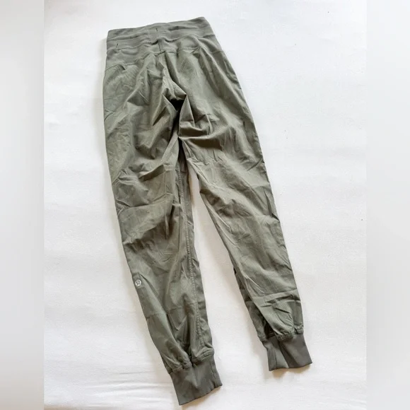 Lululemon Dance Studio Joggers size 0 007-A